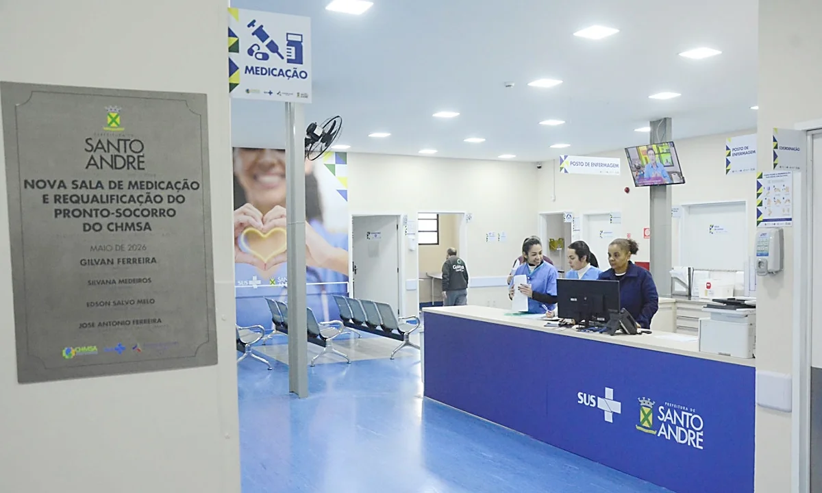 Pronto-socorro do CHMSA, com balcão da enfermagem e sala de medicação